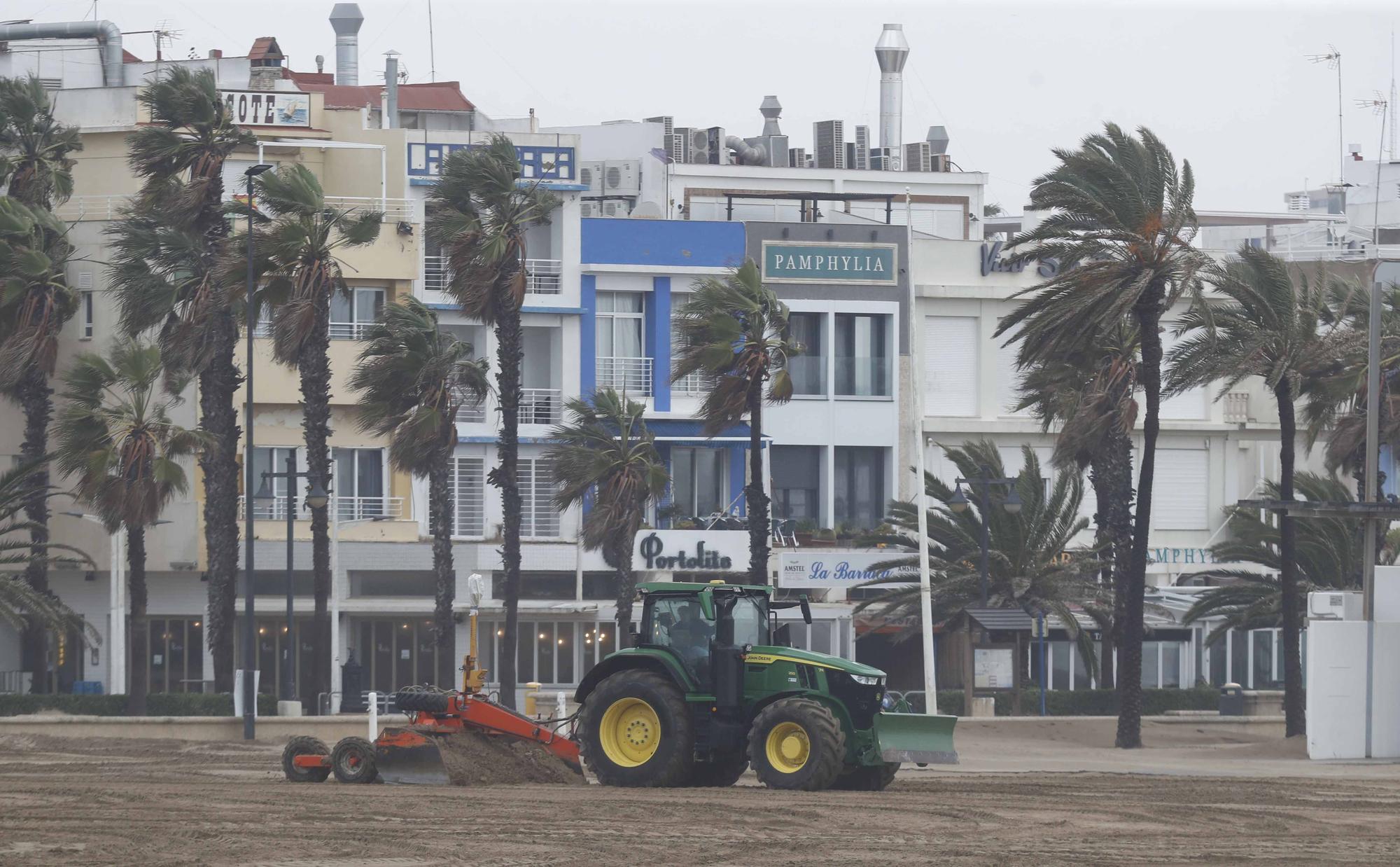 Así ha quedado La Malvarrosa por el fuerte temporal