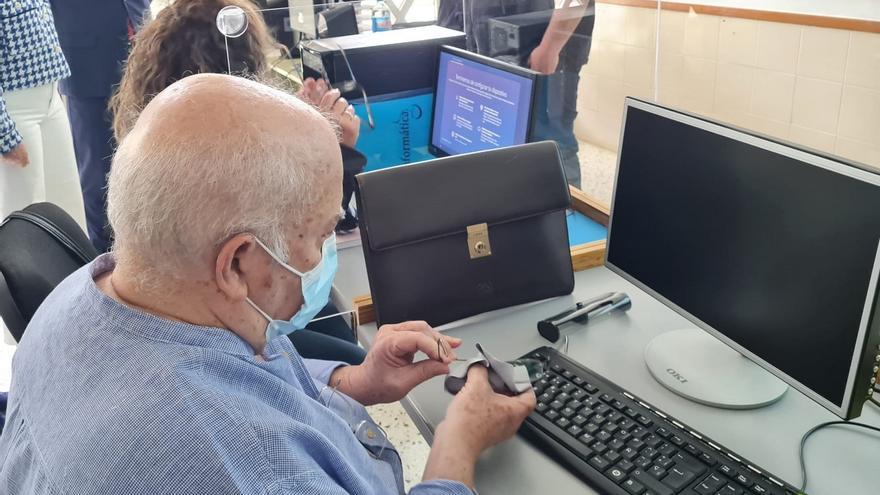 La Universidad Popular Juan Rodríguez Doreste combate la brecha digital con doce talleres que benefician a 224 personas