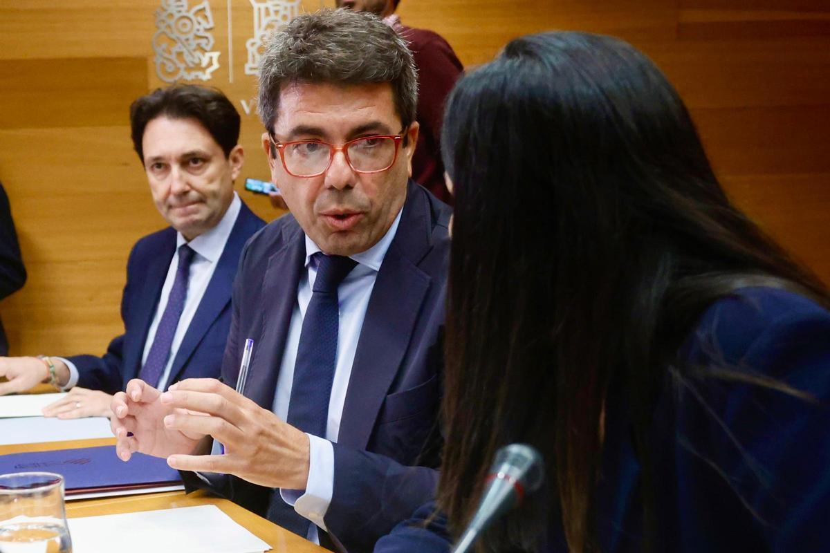 Mazón comparece en la comisión de investigación de las Corts, este martes.