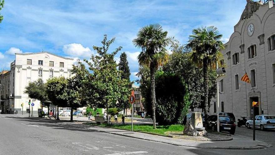 La imatge actual que ofereix la plaça Castells, pendent de ser remodelada