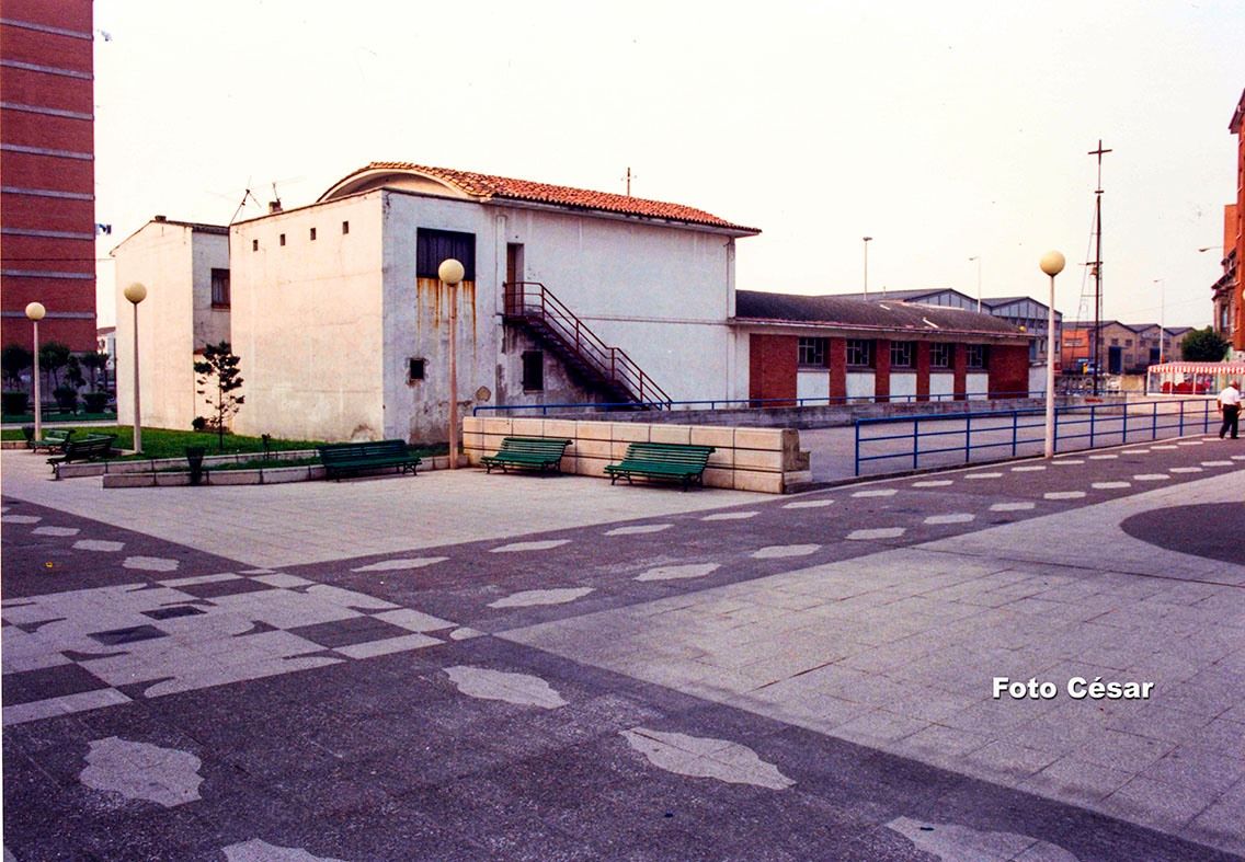 Parte de atr�s de la antigua Iglesia de F�tima antes de su derribo. La foto es del d�a 5 de septiembre de 1991.jpg