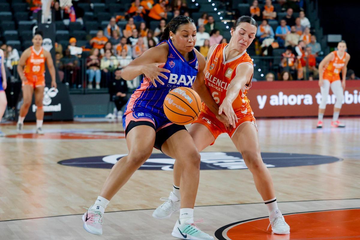 El Valencia Basket - Baxi de Ferrol de la LF Endesa, en imágenes