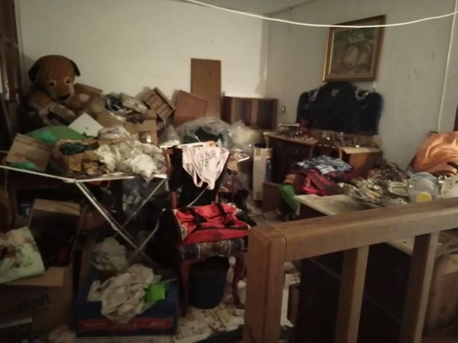 La casa del detenido por tener encerradas a su mujer y su hija en Alcantarilla, por dentro