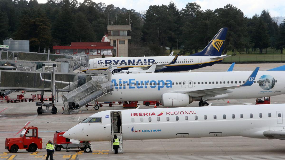 Aviones de Ryanair, Air Europa y Air Nostrum en Peinador.