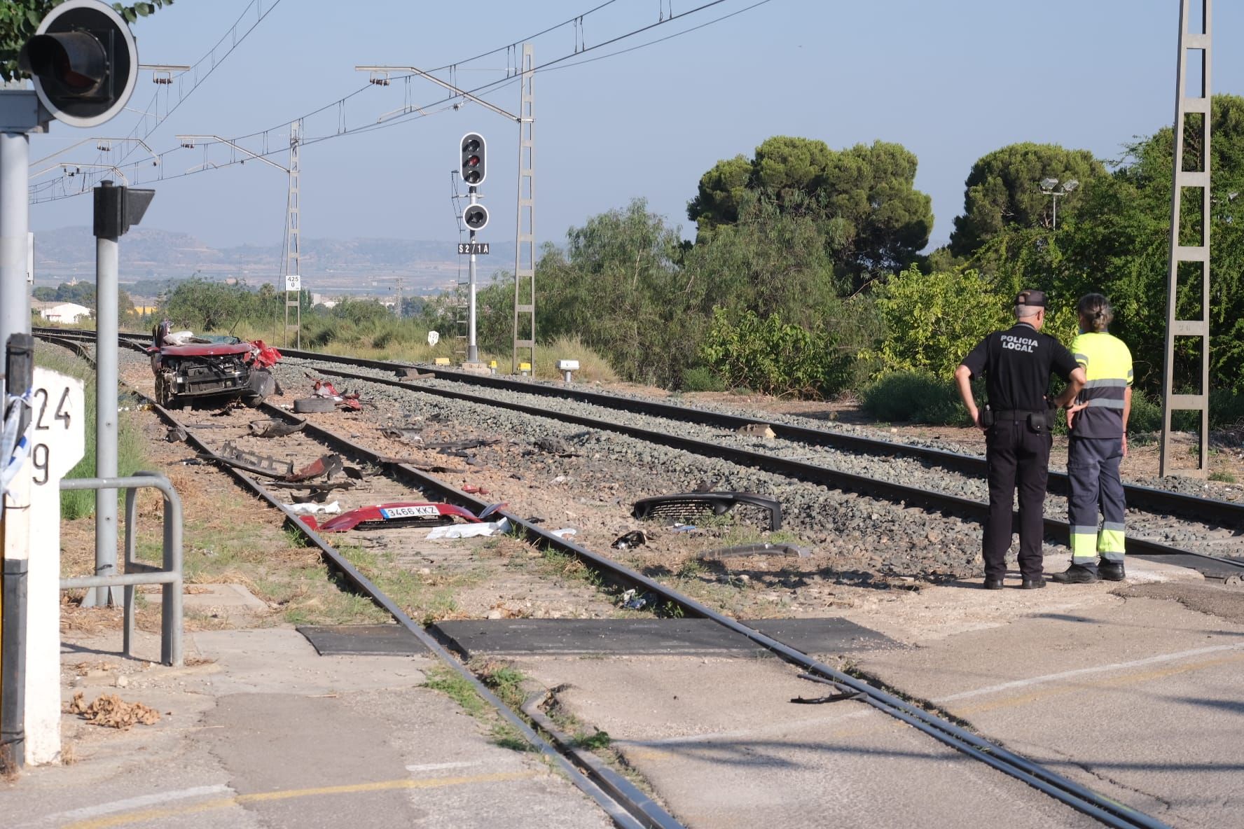 Accidente mortal en Novelda: un tren arrolla a cuatro personas que viajaban en un coche