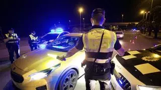 Detienen a una pareja por golpearse mutuamente dentro de un coche en Murcia