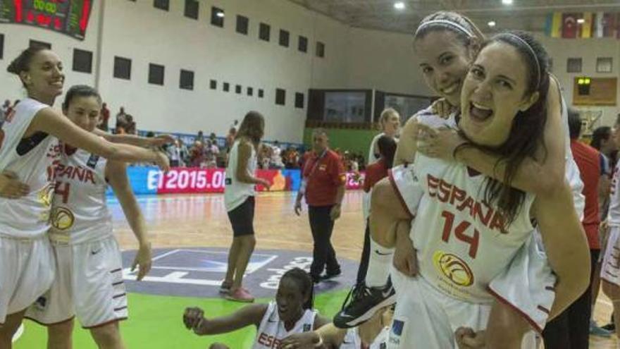 Las jugadoras de la Selección Española celebran la victoria.