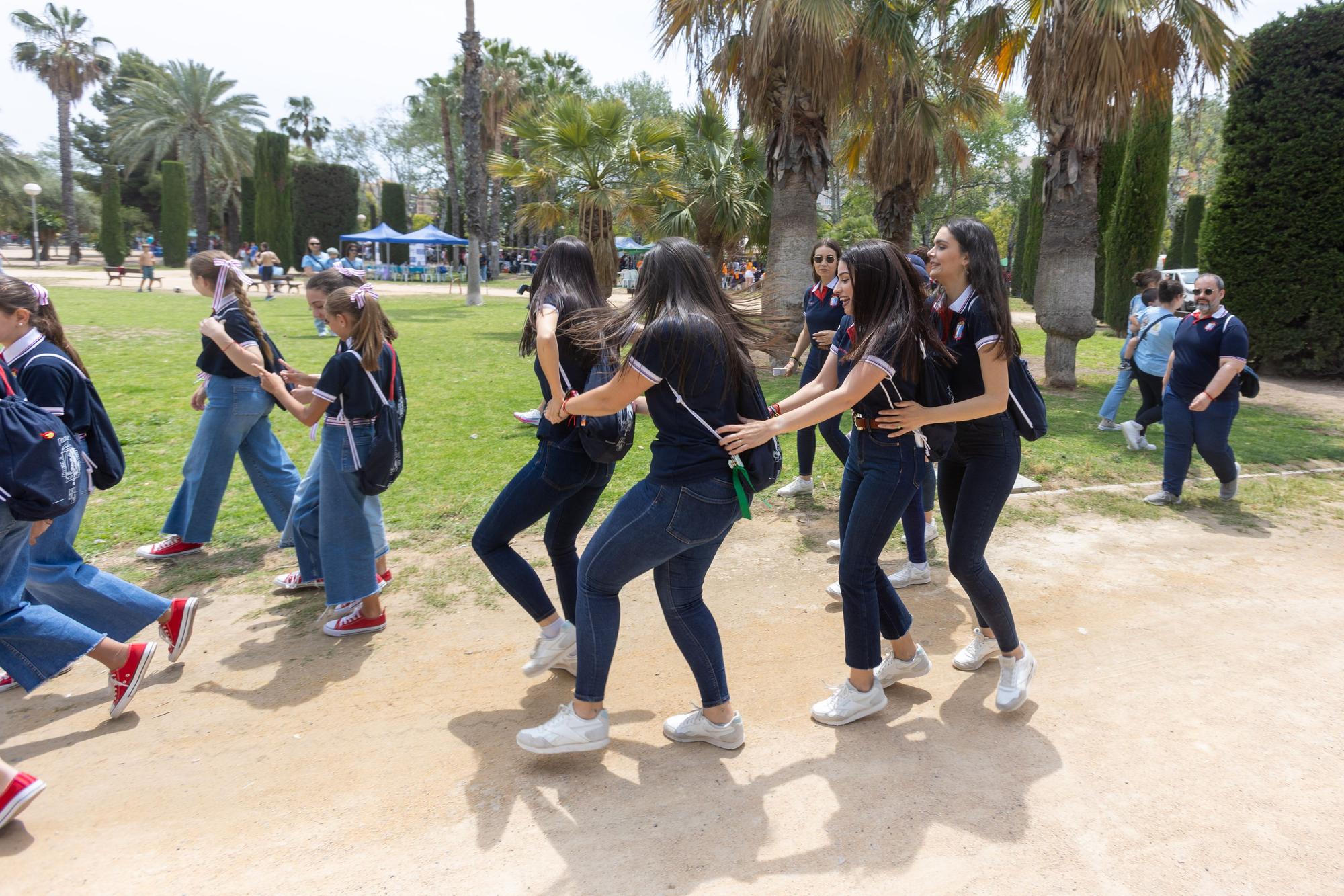 Desfile de politicos en las paellas de Hogueras en el parque Lo Morant de Alicante