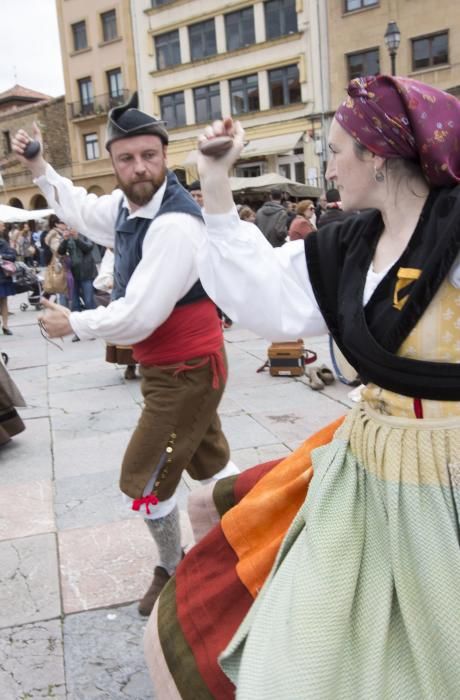 Feria de La Ascensión en la plaza de la Catedral de Oviedo