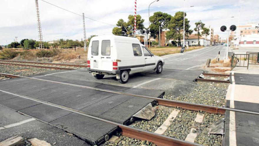 Fomento proyecta crear otra vía férrea en paralelo a la actual así como un vial para vehículos en esta zona de Torrellano.