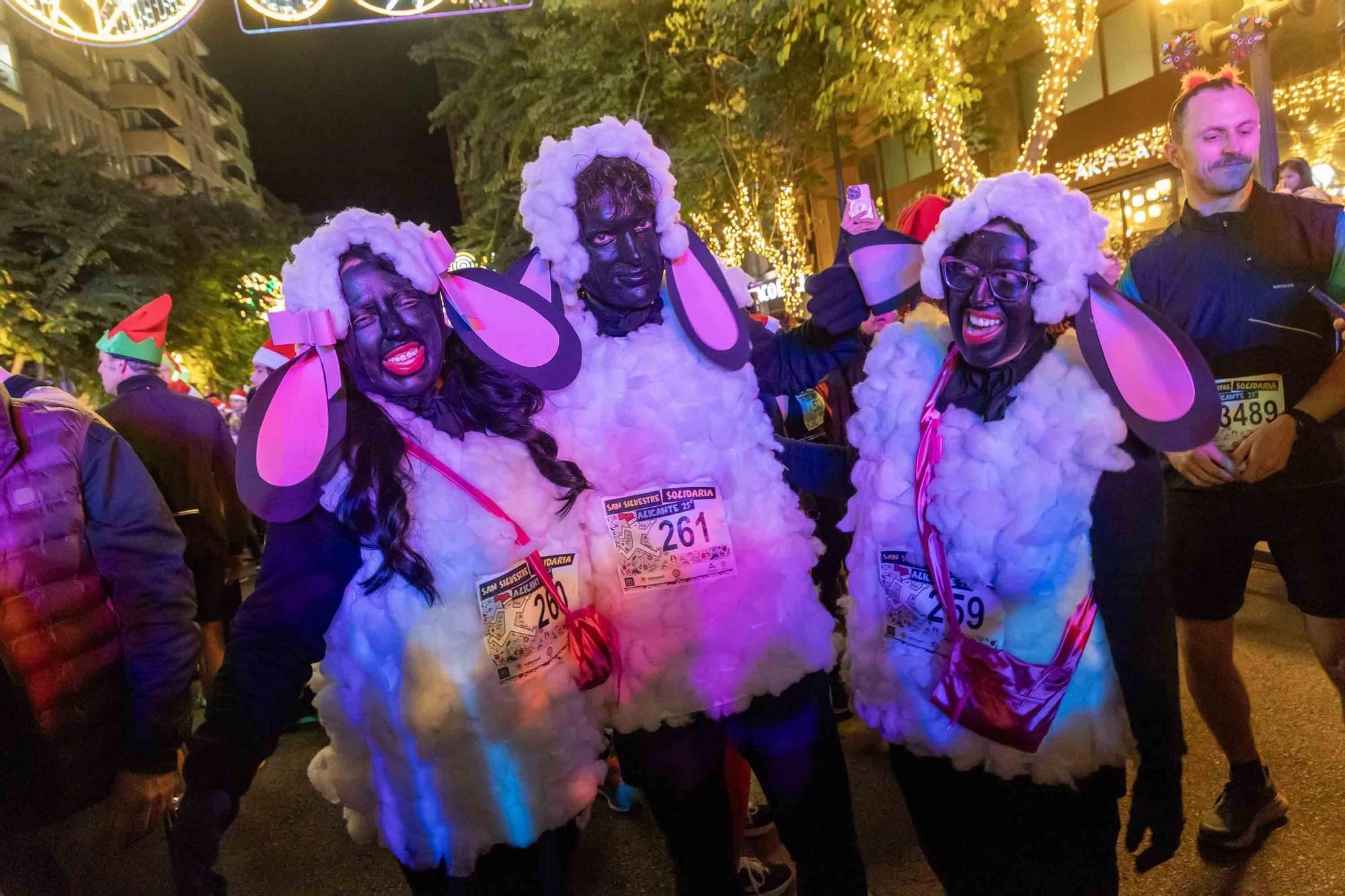 La San Silvestre de Alicante llena de colorido la ciudad