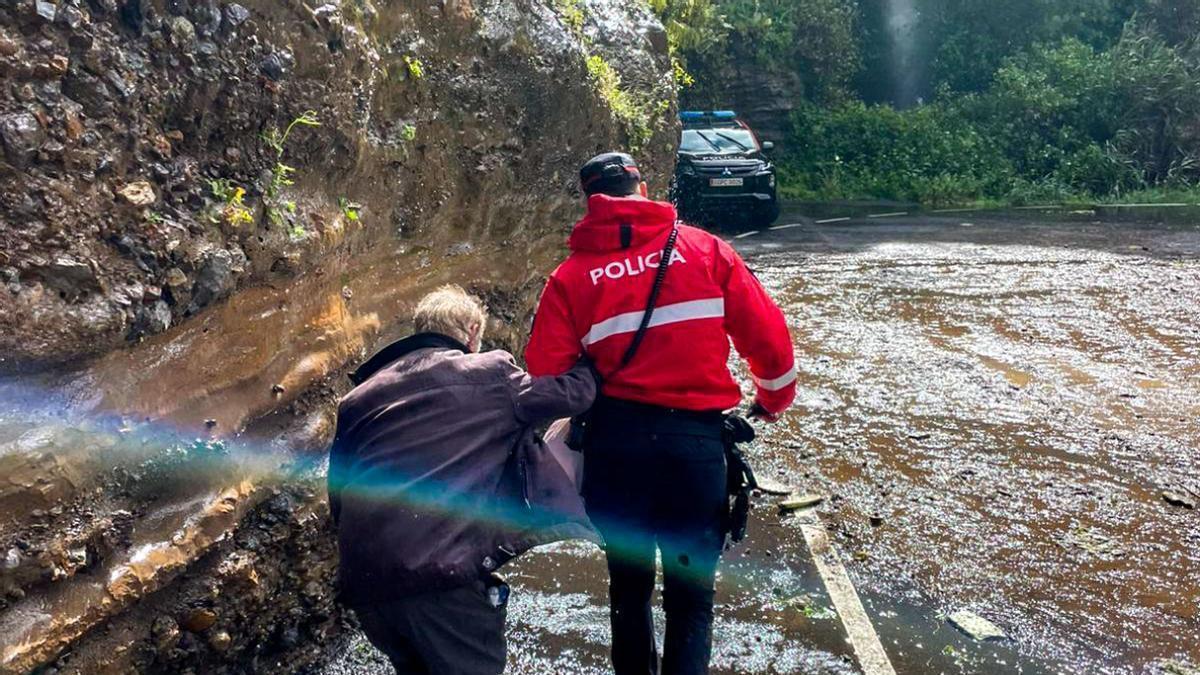 Desbordamiento por la borrasca Therese del barranco que separa los municipios de Mogán y San Bartolomé de Tirajana