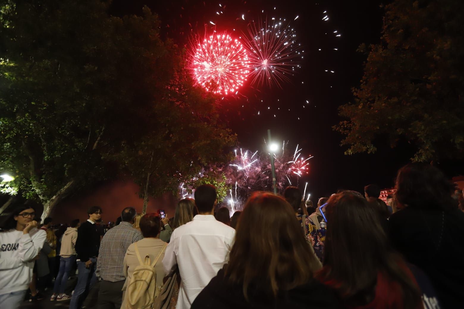 Los fuegos artificiales marcan el fin de las Fiestas del Pilar