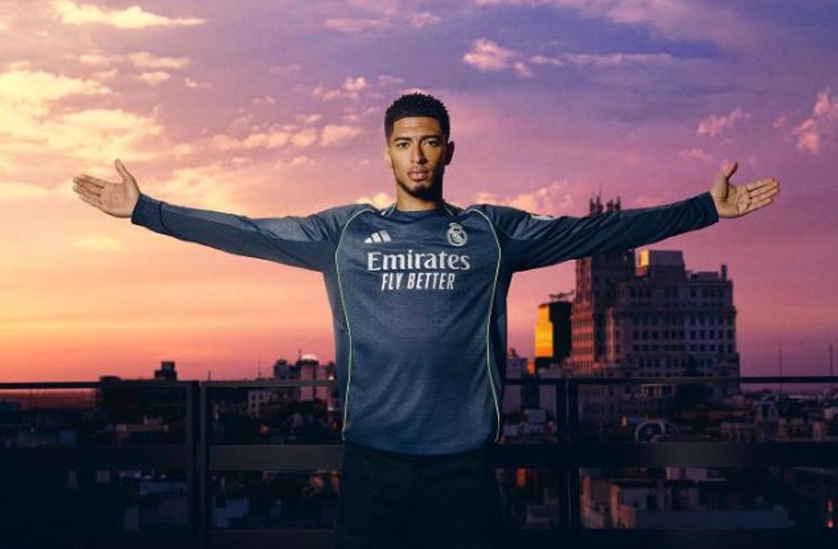 Segunda equipación del Real Madrid