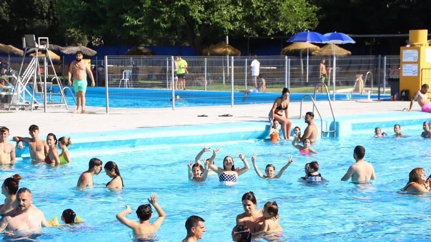 El PSOE pide una red de refugios climáticos y más piscinas municipales para Córdoba