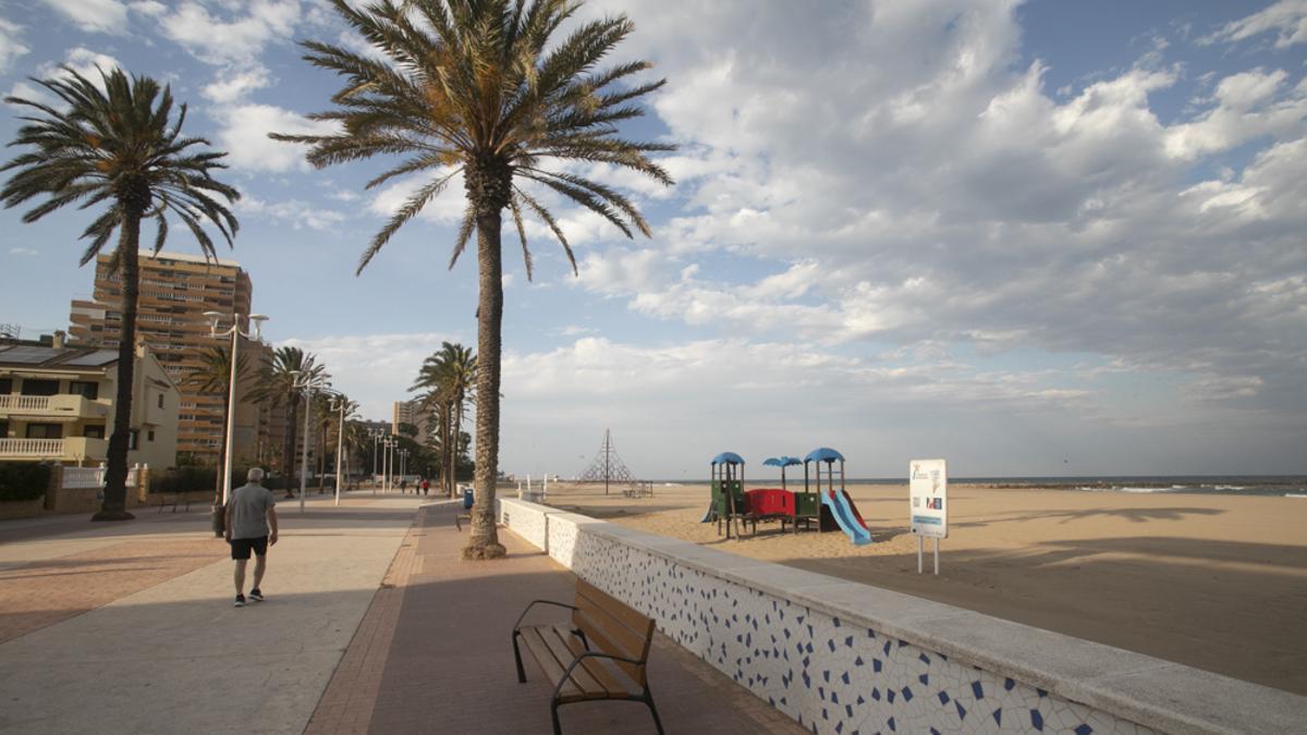 El núcleo de la playa de La Pobla de Farnals.