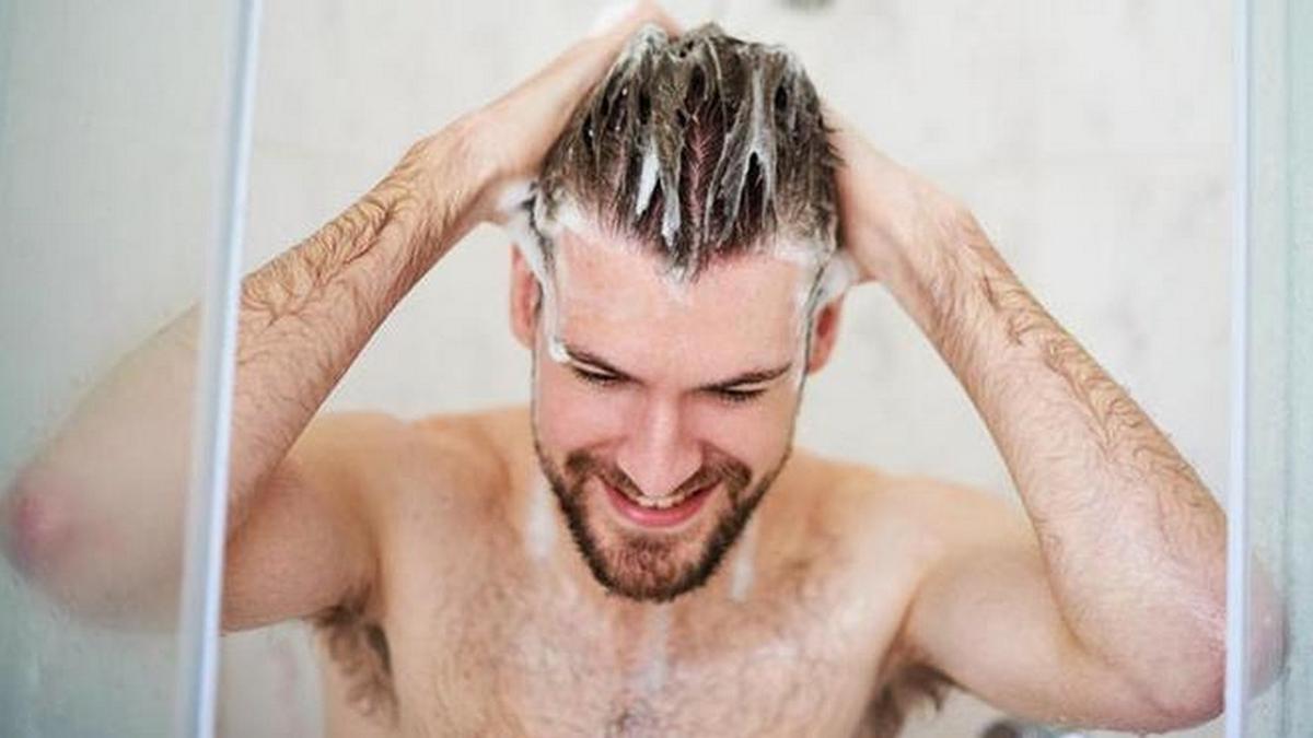 ¿Ducha de noche o de día? La ciencia revela los beneficios.