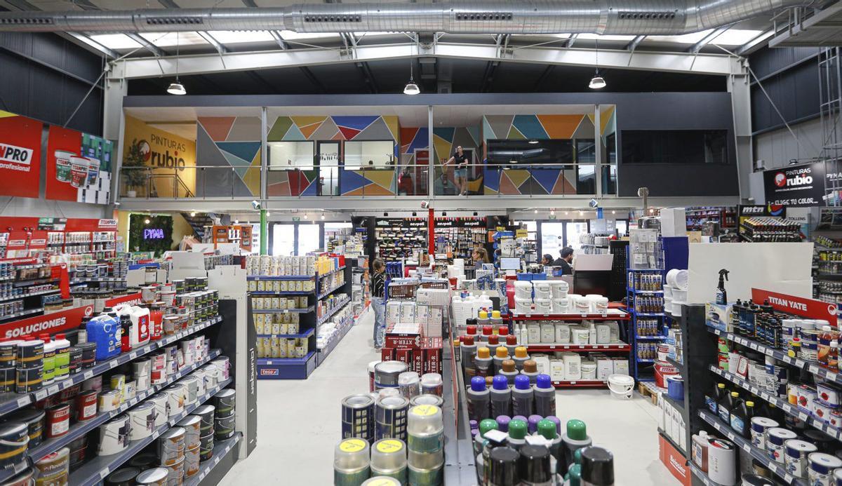 Papeles pintados, pavimentos y pinturas decorativas que pueden marcar la diferencia en un local o negocio. | TONI ESCOBAR