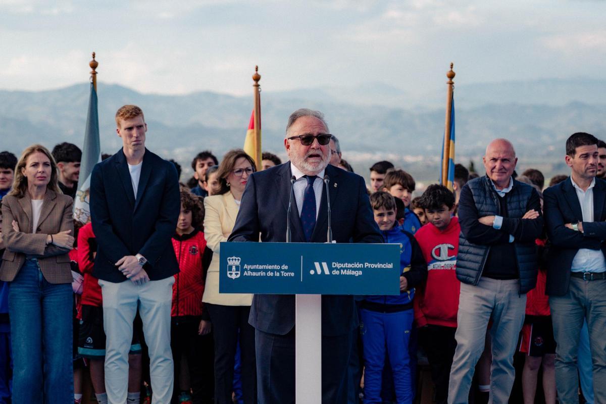 Joaquín Vilanova, alcalde de Alhaurín, toma la palabra.