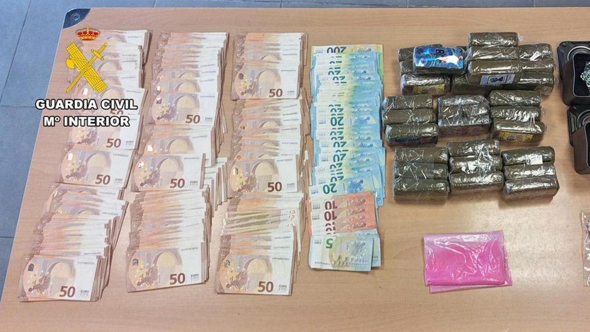 SUCESOS MALLORCA | Tres detenidos con tres kilos de hachís en el doble fondo de un coche en Calvià