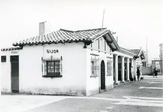 Un recorrido por la exposición fotográfica del Revillagigedo: El ferrocarril