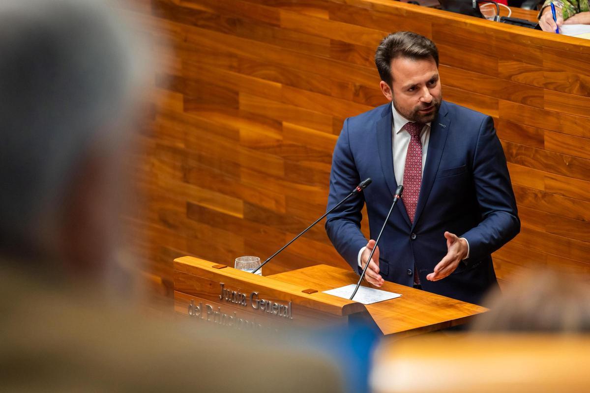 Álvaro Queipo en la Junta General del Principado