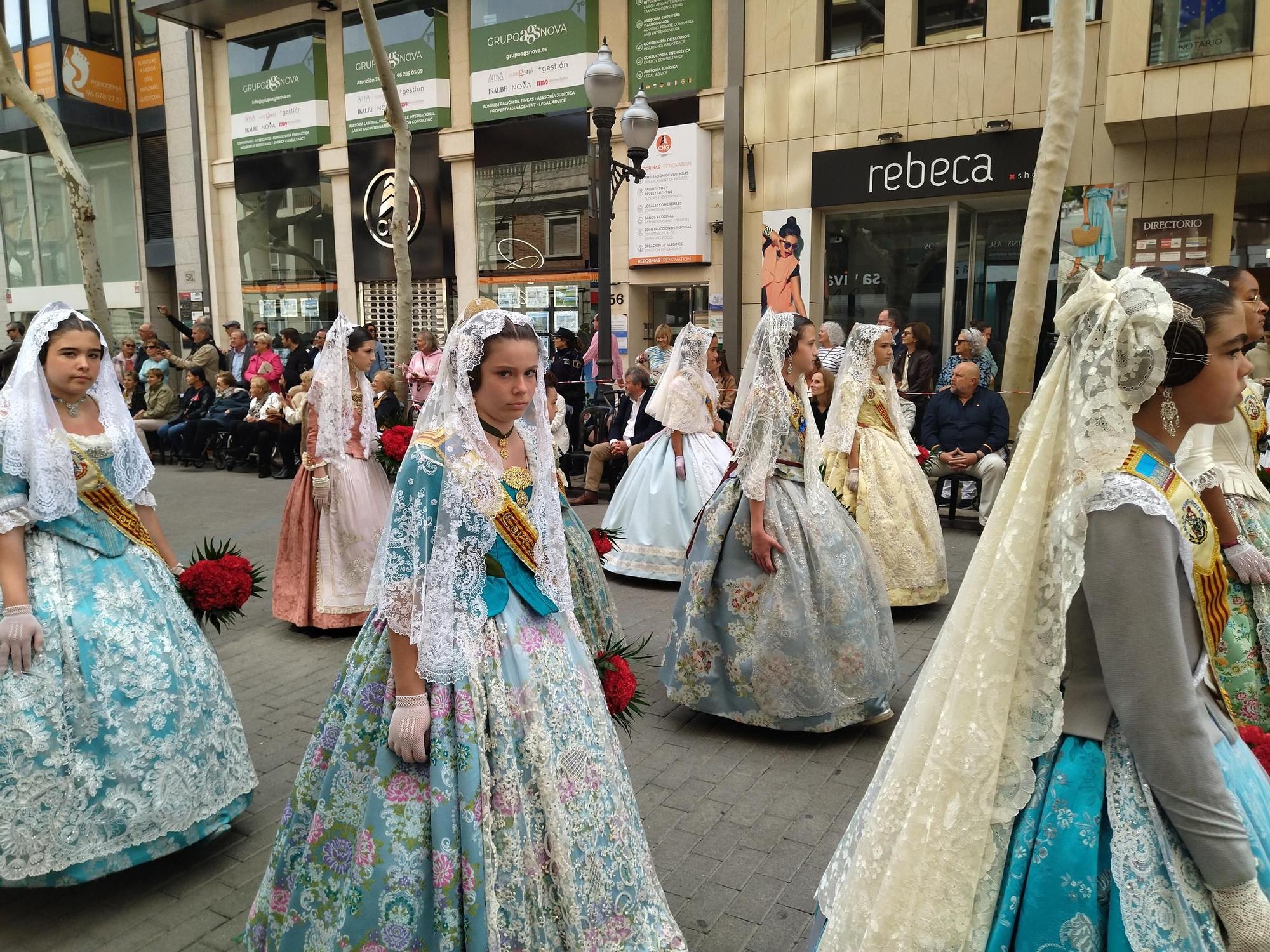 Puntual y diligente: magnífica ofrenda en las Fallas de Dénia (imágenes)