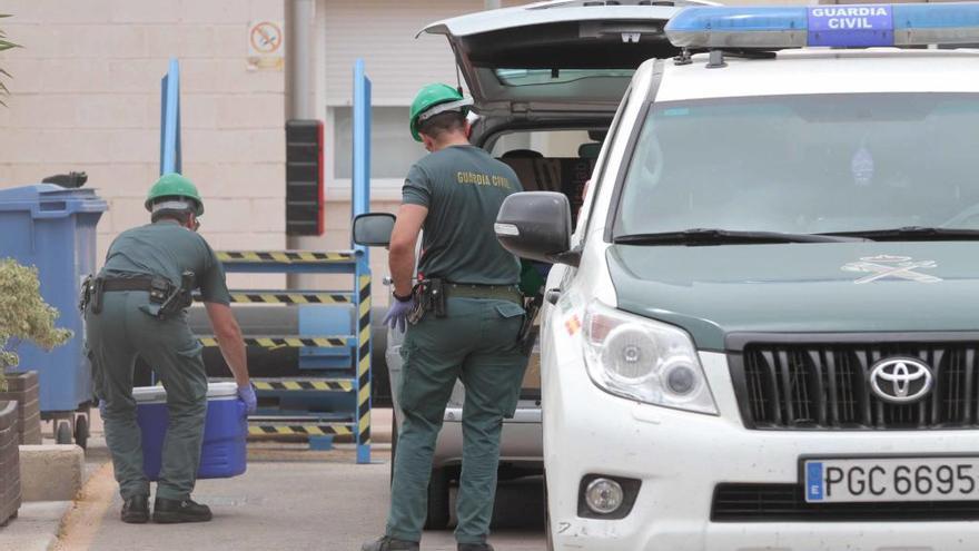 Registro policial en la planta desaladora de Escombreras.