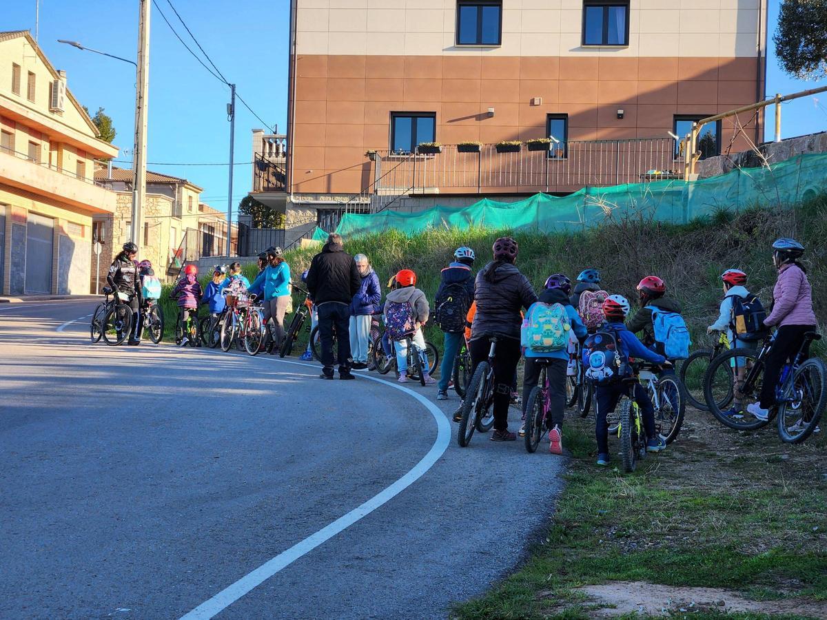 El bicibús s'ha organitzat a través de dues rutes amb destinació a l'escola
