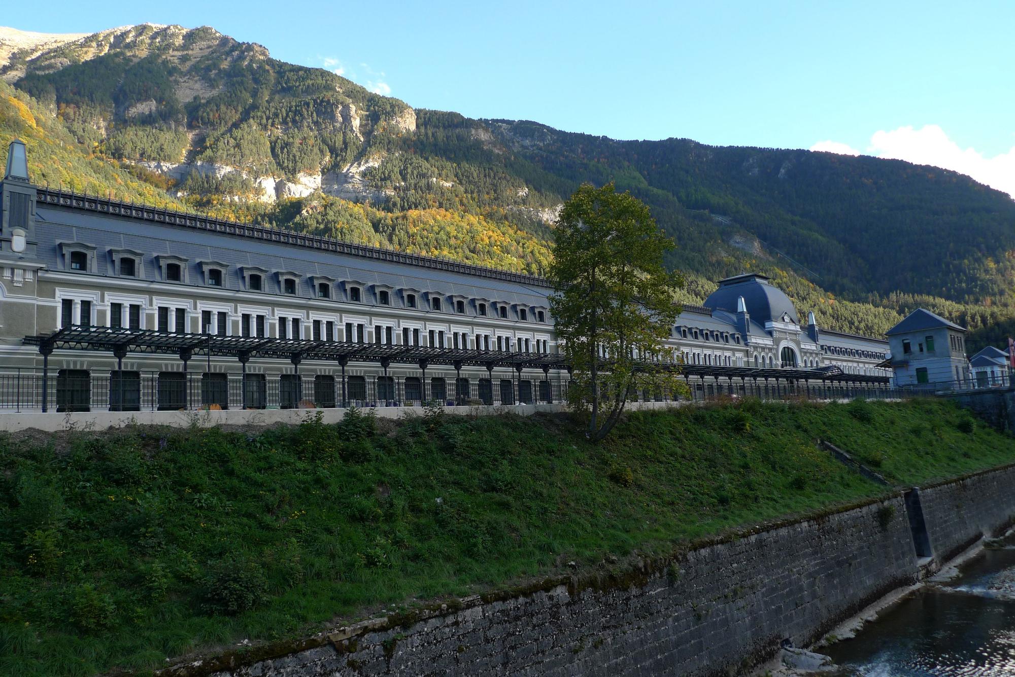 FOTOGALERÍA: Así es y así será el hotel de lujo de la estación de Canfranc