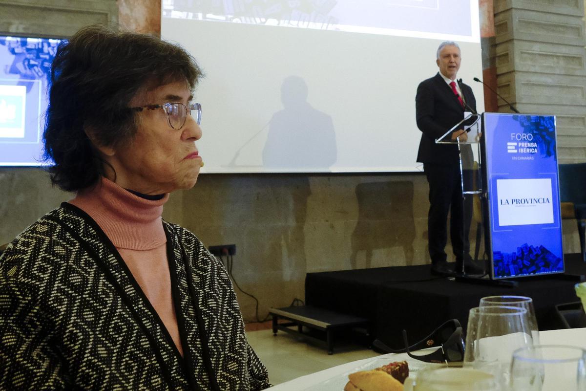 Pino Sosa y el ministro Ángel Víctor Torres, ayer.