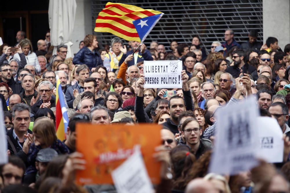 Concentració a Girona per l'alliberament dels exconsellers empresonats