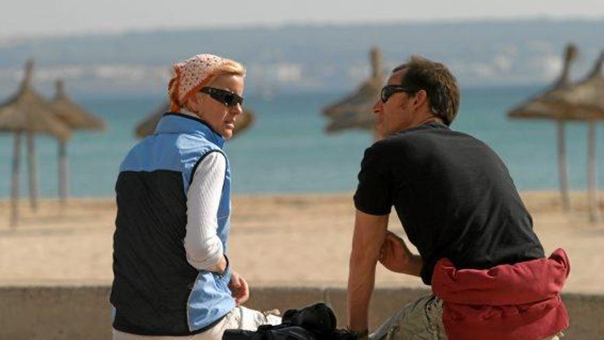 Abhängen am Strand ist im Frühling eine wunderbare Beschäftigung