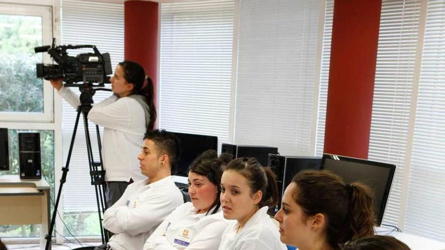 Alumnos de una antigua escuela taller.