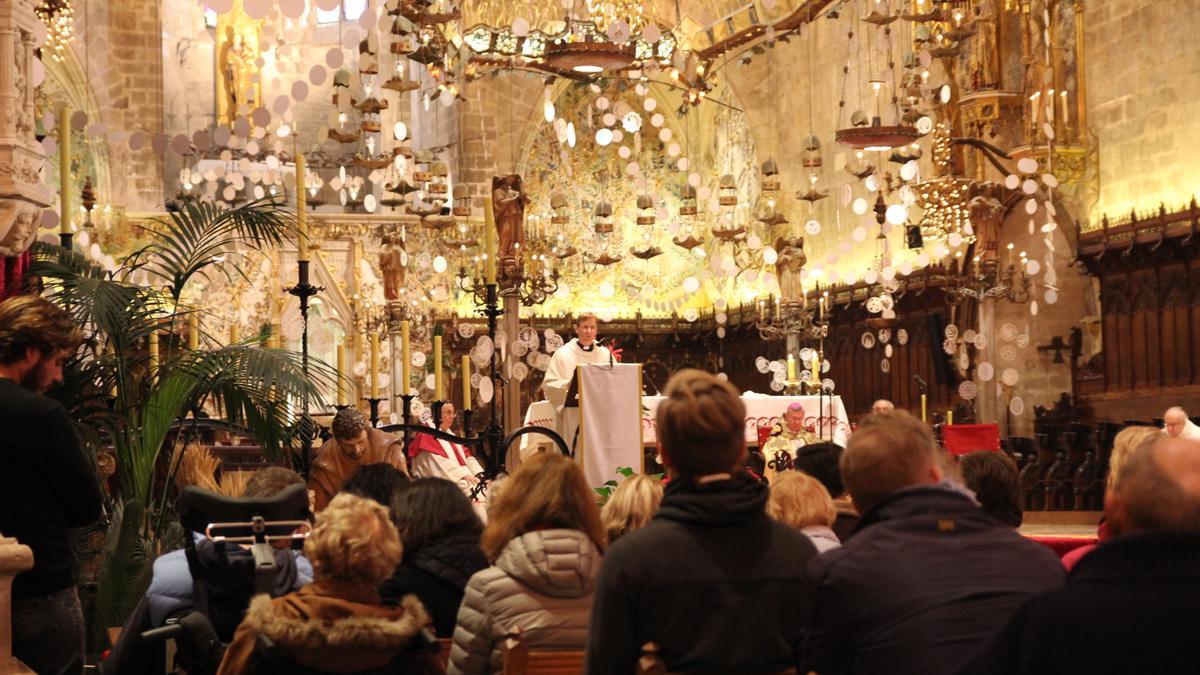 Pfarrer Andreas Falow bei einer der Christvespern in den vergangenen Jahren.