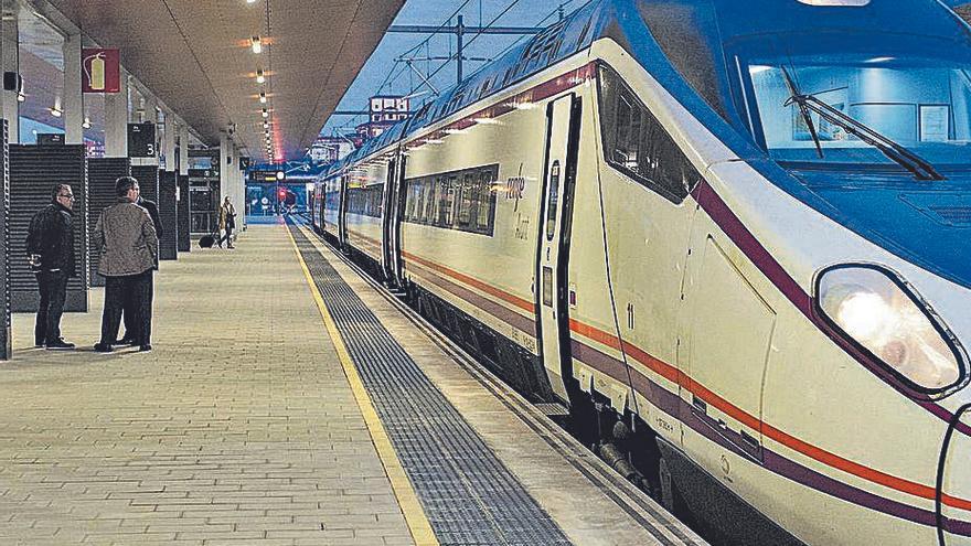 El madrugador, antes de ser suprimido, en la estación de Zamora. |