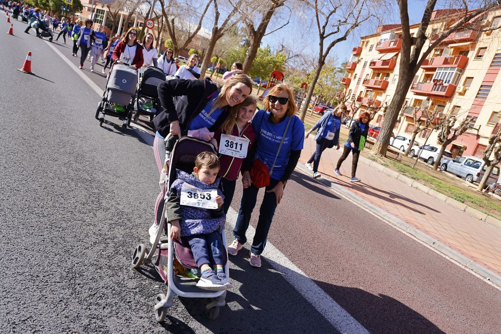 Imágenes del recorrido de la Carrera de la Mujer: avenida Pío Baroja y puente del Reina Sofía (II)