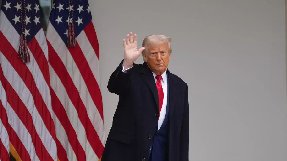 Trump suspende 90 días los aranceles a la mayoría de países pero eleva al 125% los de China
