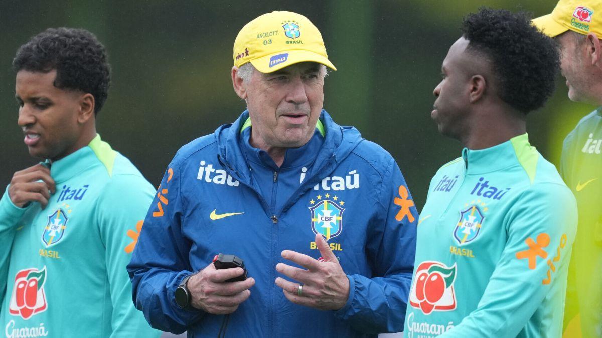 Ancelotti y Vinicius Jr. en un entrenamiento de esta fecha FIFA