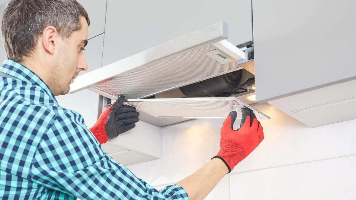 Trucos de limpieza | Cómo limpiar la rejilla de la campana extractora de la cocina