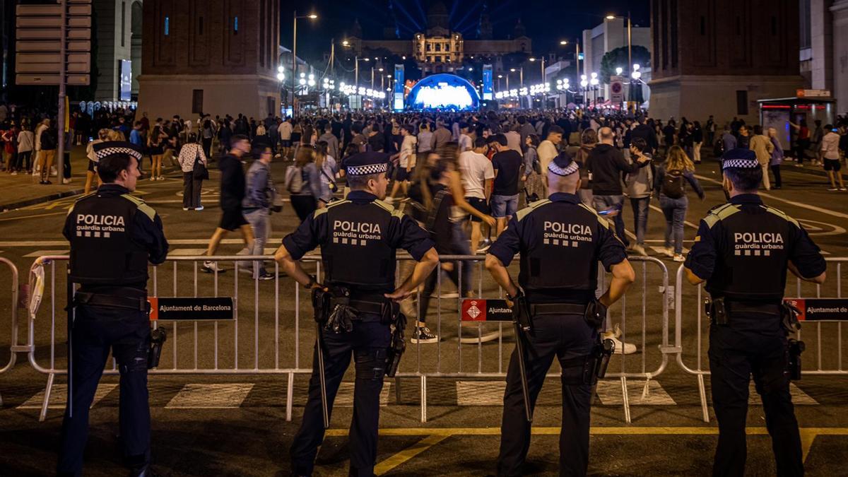 Despliegue policial en la penúltima noche de la Mercè 2022