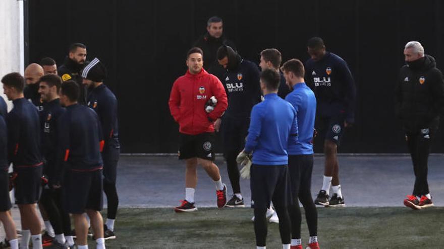 Kondogbia vuelve en un entrenamiento marcado pro las ausencias de Andreas, Guedes y Garay.