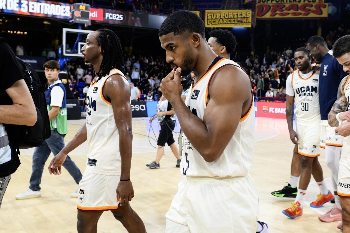 David DeJulius, con semblante de preocupación, a la finalización del encuentro en el Palau Blaugrana entre el Barça y el UCAM Murcia