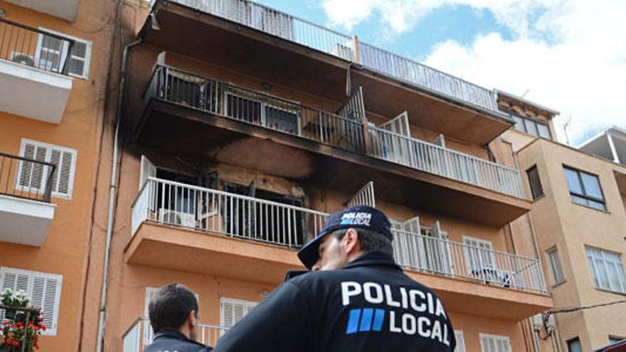 Evacuados los vecinos de un inmueble por un incendio