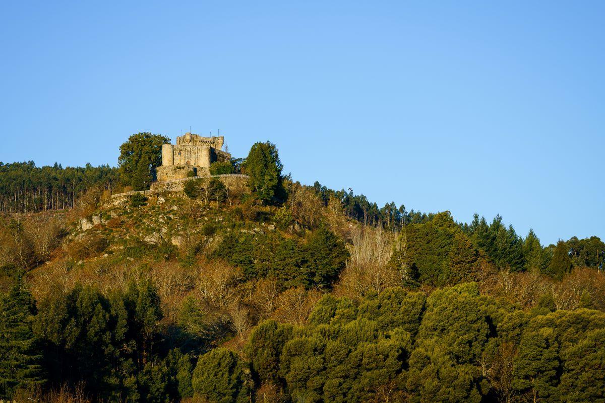 Este desconocido castillo gallego se encuentra en una localidad tranquila y con una oferta gastronómica de lo más atractiva.