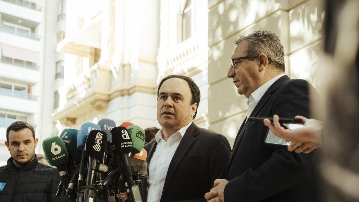 El jefe del Consell, Juanfran Pérez Llorca, junto a Toni Pérez