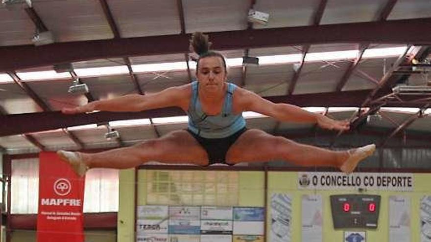 El torneo escolar abre el Campeonato Gallego de trampolín en A Estrada