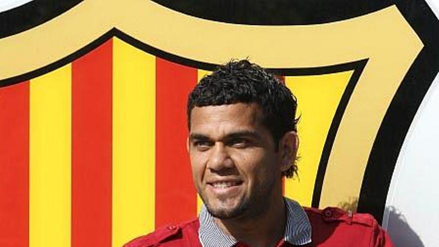 Dani Alves, a su llegada ayer a Barcelona.