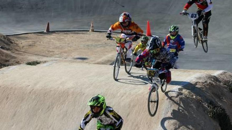 Una de las pruebas del Campeonato de España 2015 tuvo lugar en el circuito de El Campello situado junto al polideportivo El Vincle.