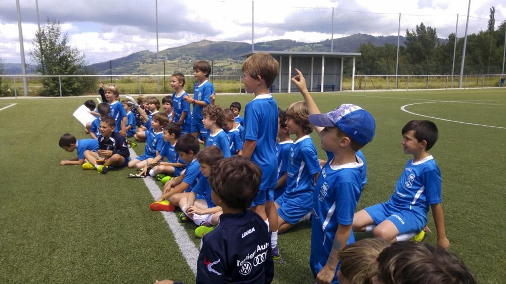 Visita de David Fernández al Campus el Real Oviedo